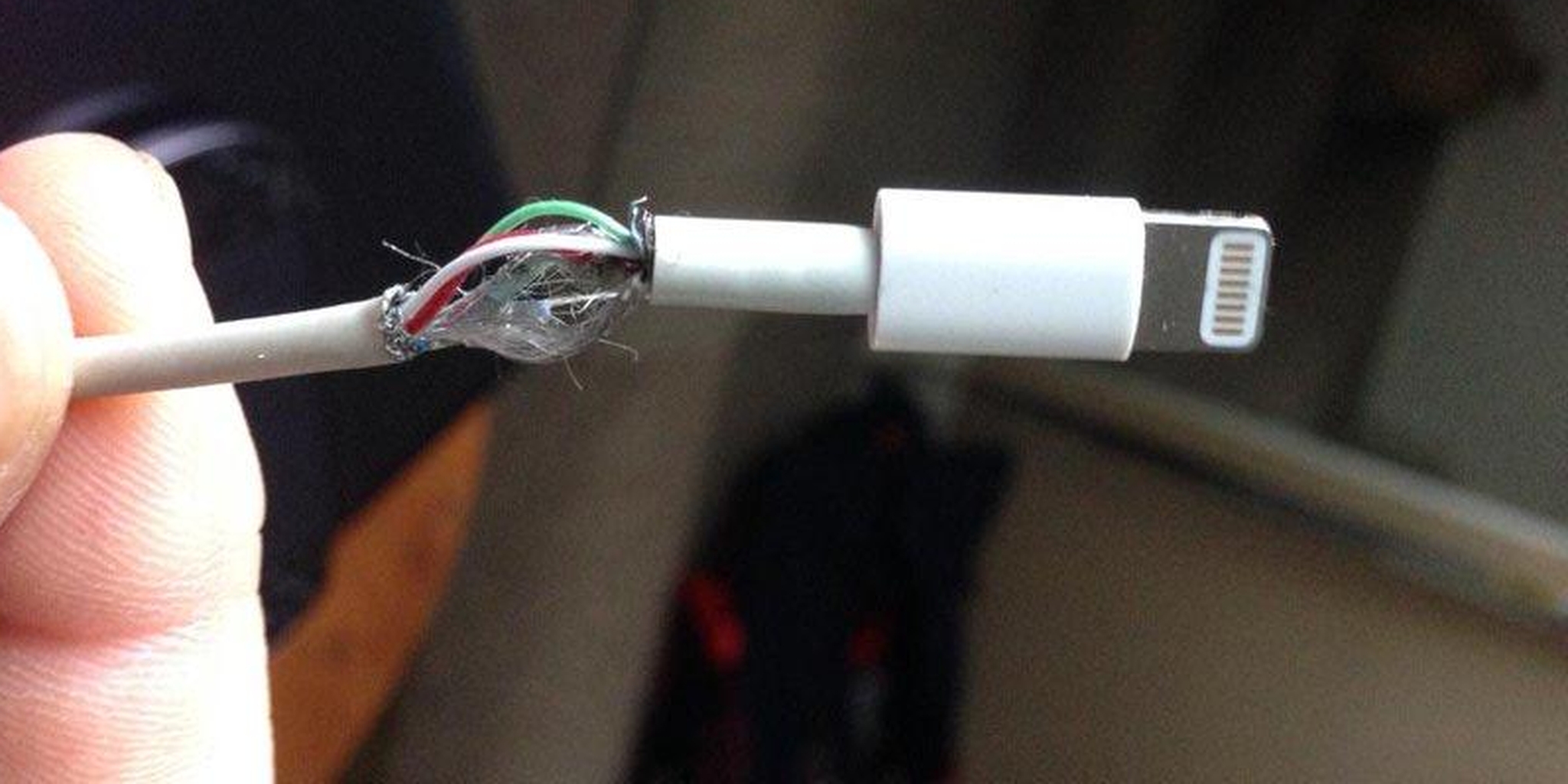 Comment réparer un câble d’iphone comme un PRO?